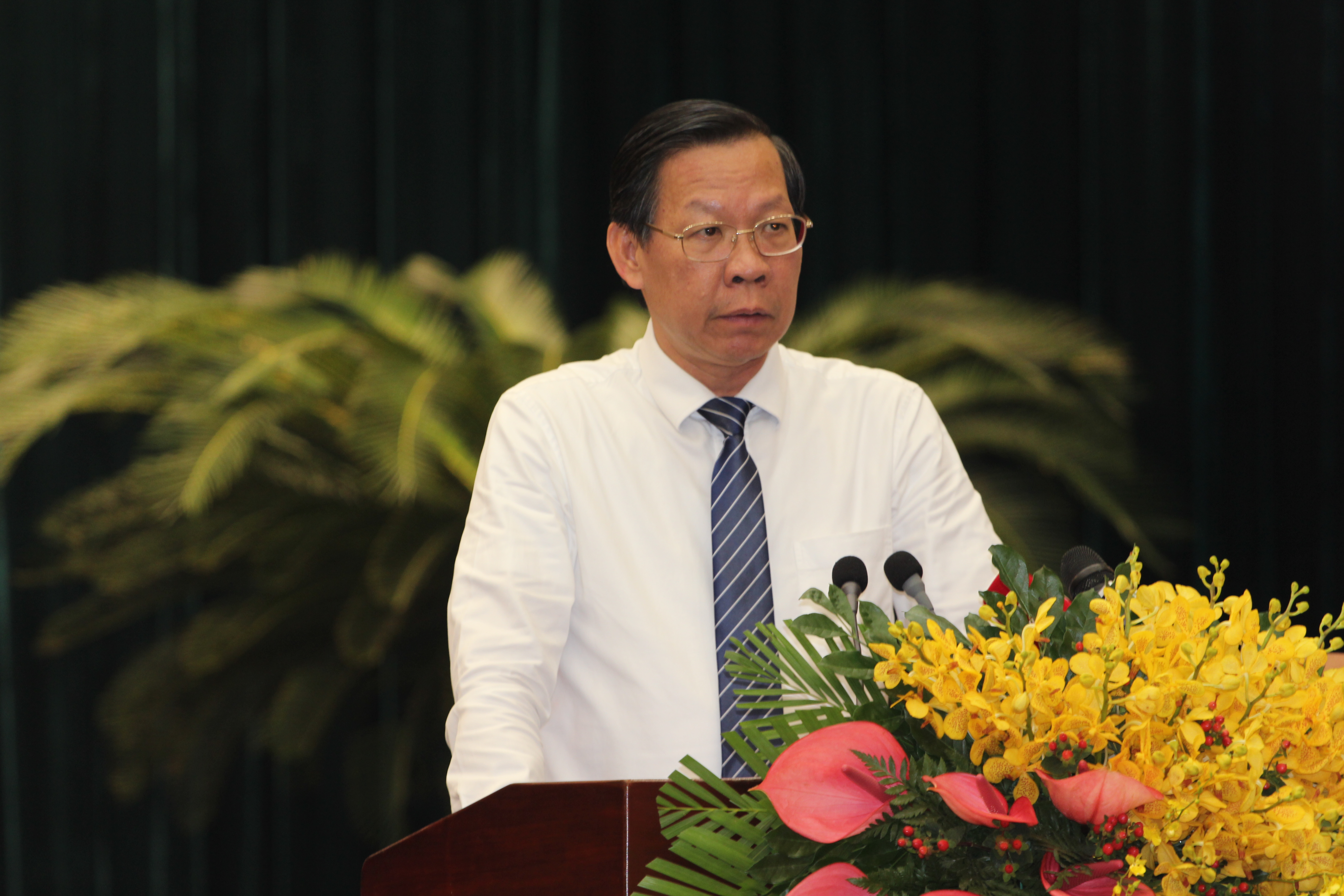 Chủ tịch UBND TP.HCM Phan Văn M&atilde;i ph&aacute;t biểu tại Kỳ họp ng&agrave;y 19/5. Ảnh: TN
