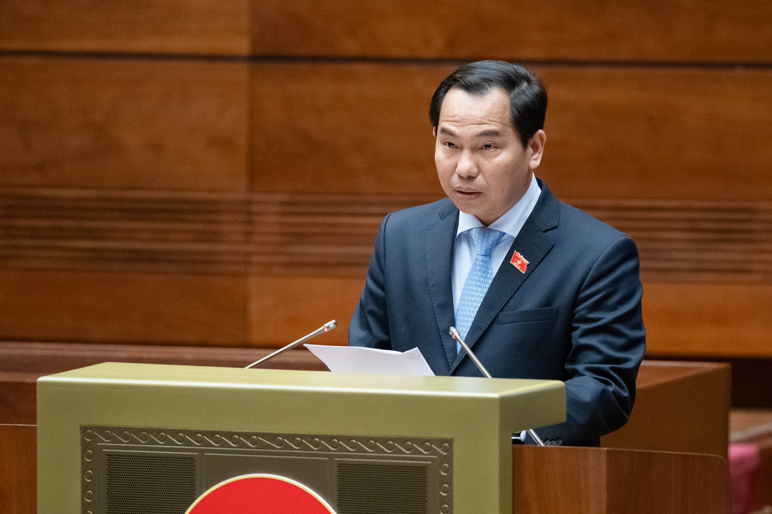 Chủ nhiệm Ủy ban Tài chính, Ngân sách của Quốc hội Lê Quang Mạnh tóm tắt về công tác thẩm tra kết quả thực hành tiết kiệm, chống lãng phí năm 2023 - Ảnh: Quochoi.vn.