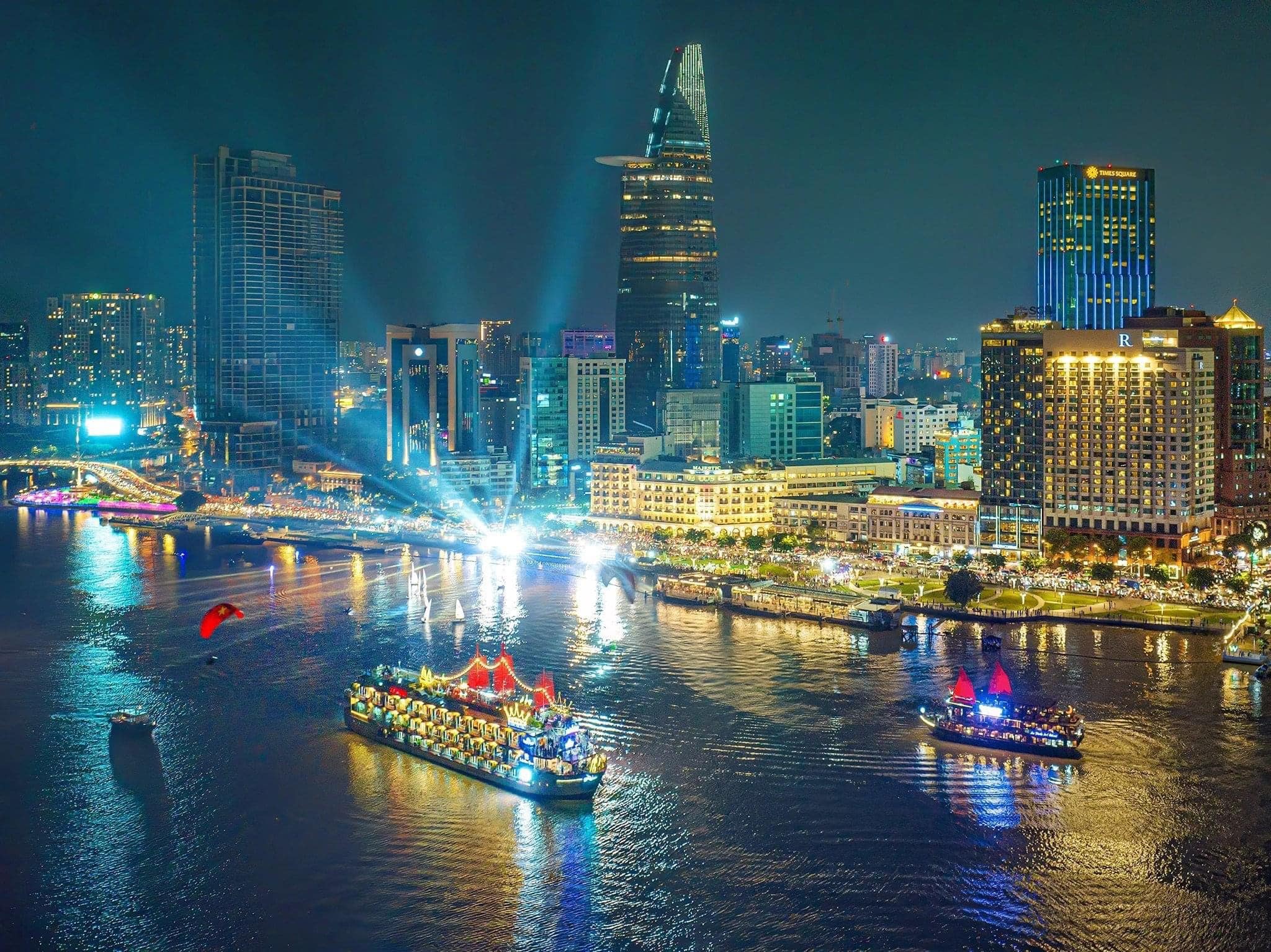 Nhiều doanh nghiệp du lịch, lữ hành trên địa bàn đã nhanh chóng tung ra chùm tour sông nước nội đô với nhiều ưu đãi hấp dẫn.