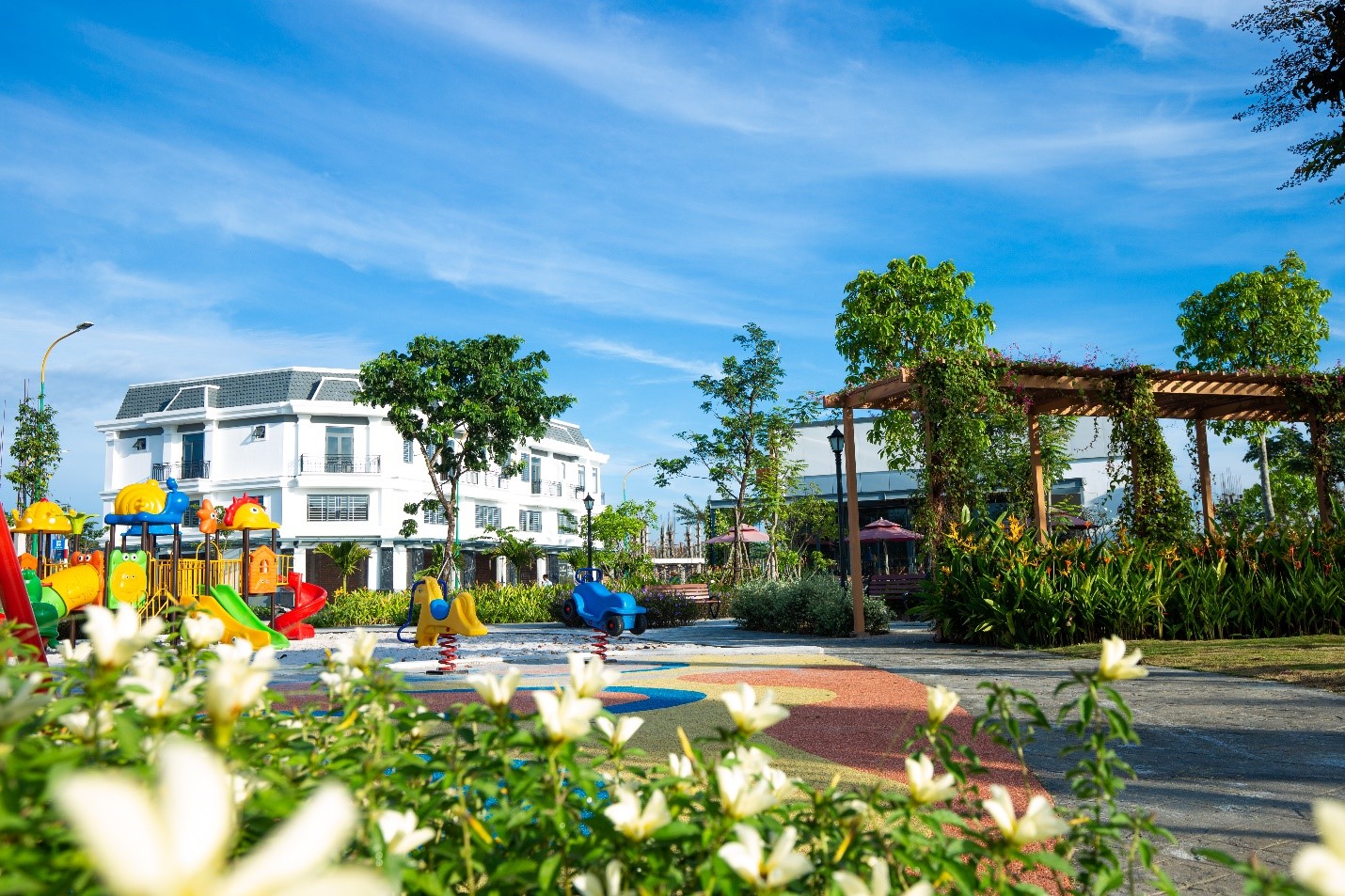 Dự &aacute;n Richland Residence đ&atilde; ho&agrave;n thiện hệ thống hạ tầng v&agrave; tiện &iacute;ch. Đ&acirc;y cũng l&agrave; dự &aacute;n hiếm hoi tại th&agrave;nh phố Bến C&aacute;t được chuyển nhượng quyền sử dụng đất.