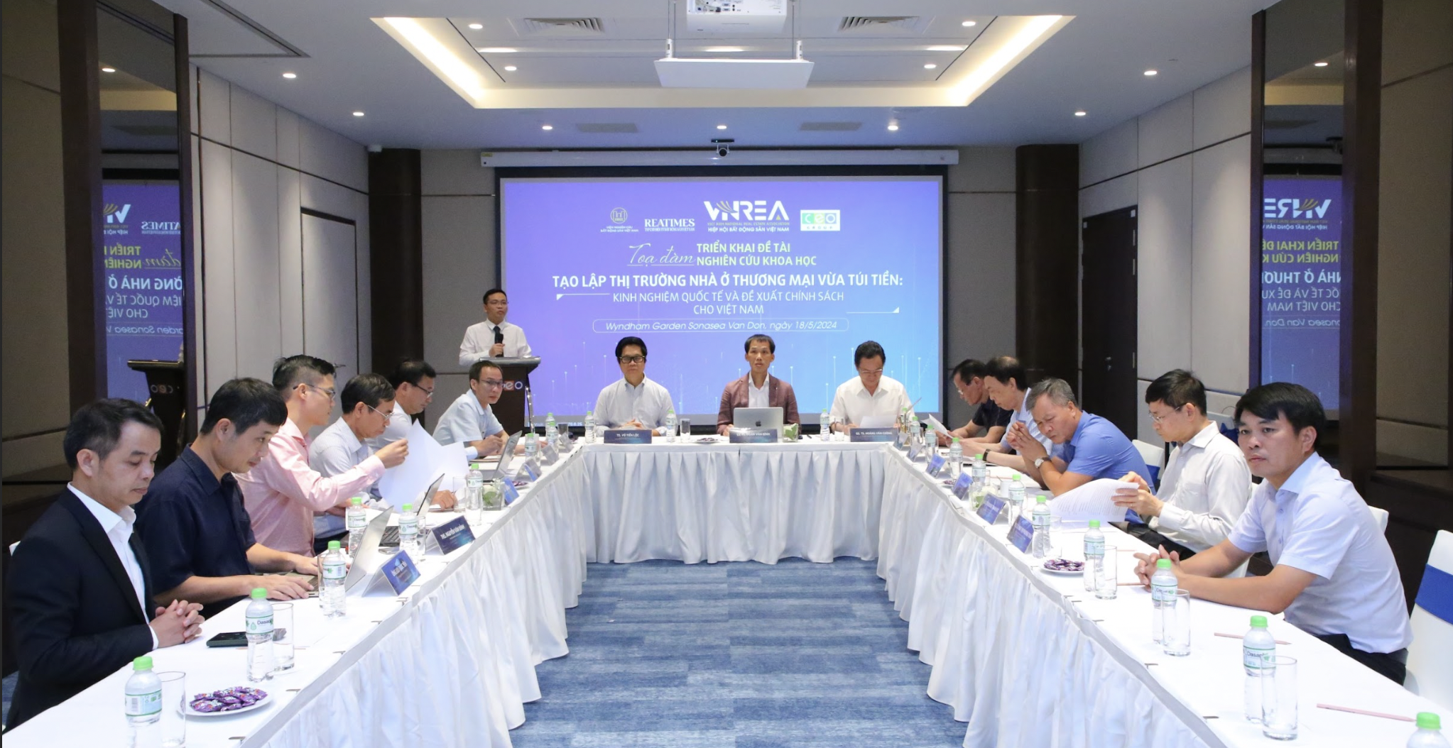 To&agrave;n cảnh toạ đ&agrave;m do Hiệp hội Bất động sản Việt Nam tổ chức ng&agrave;y 18/5