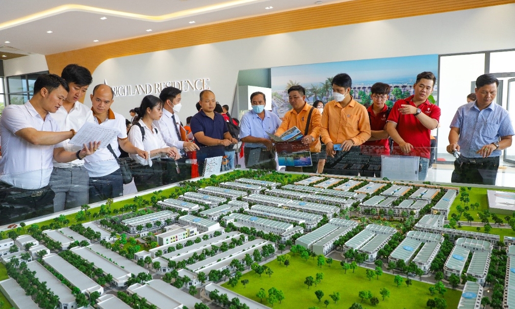 Nhiều khách hàng quan tâm tìm hiểu dự án Richland Residence.