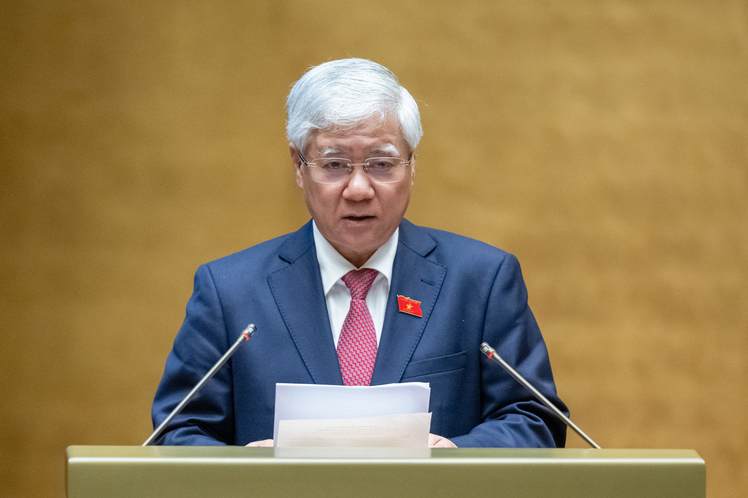 Chủ tịch Ủy ban Trung ương Mặt trận Tổ quốc Việt Nam Đỗ Văn Chiến báo cáo các kiến nghị của cử tri. Ảnh: Quochoi.vn.