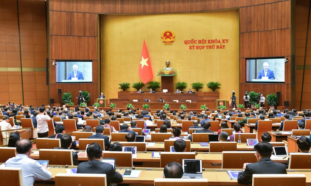 Quốc hội nghe báo cáo tổng hợp ý kiến, kiến nghị của cử tri và Nhân dân gửi đến kỳ họp. Ảnh: Quochoi.vn.