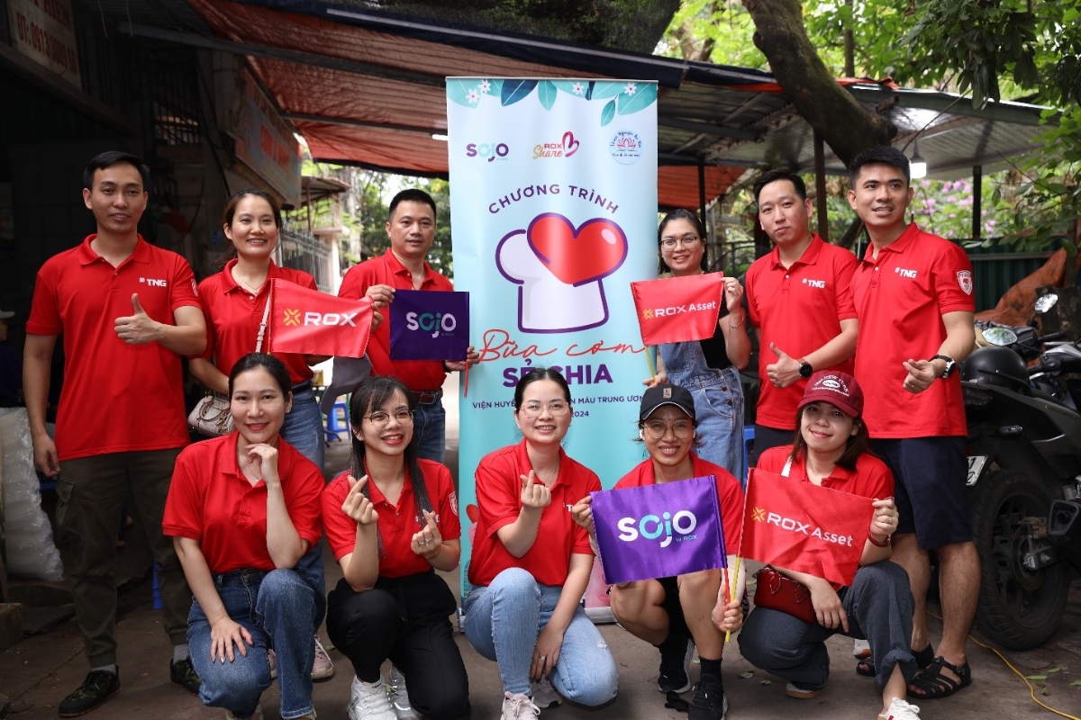 Bữa cơm sẻ chia - Một chương trình thuộc chuỗi hoạt động vì cộng đồng ROX Share vừa được cán bộ nhân viên Tập đoàn cùng nhau thực hiện.
