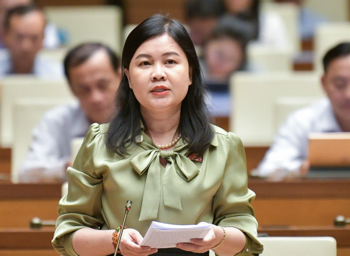 Đại biểu Nguyễn Phương Thủy, Đoàn đại biểu Quốc hội TP. Hà Nội, phát biểu tại hội trường.