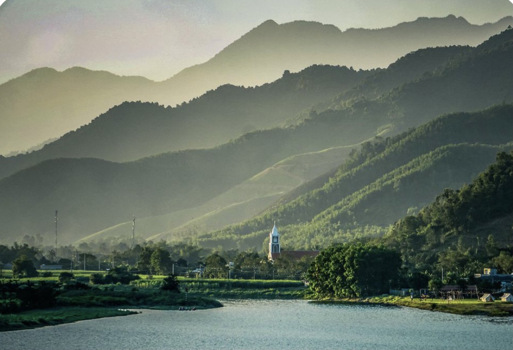 C&aacute;nh rừng nguy&ecirc;n sinh x&atilde; H&ograve;a Bắc, huyện H&ograve;a Vang.