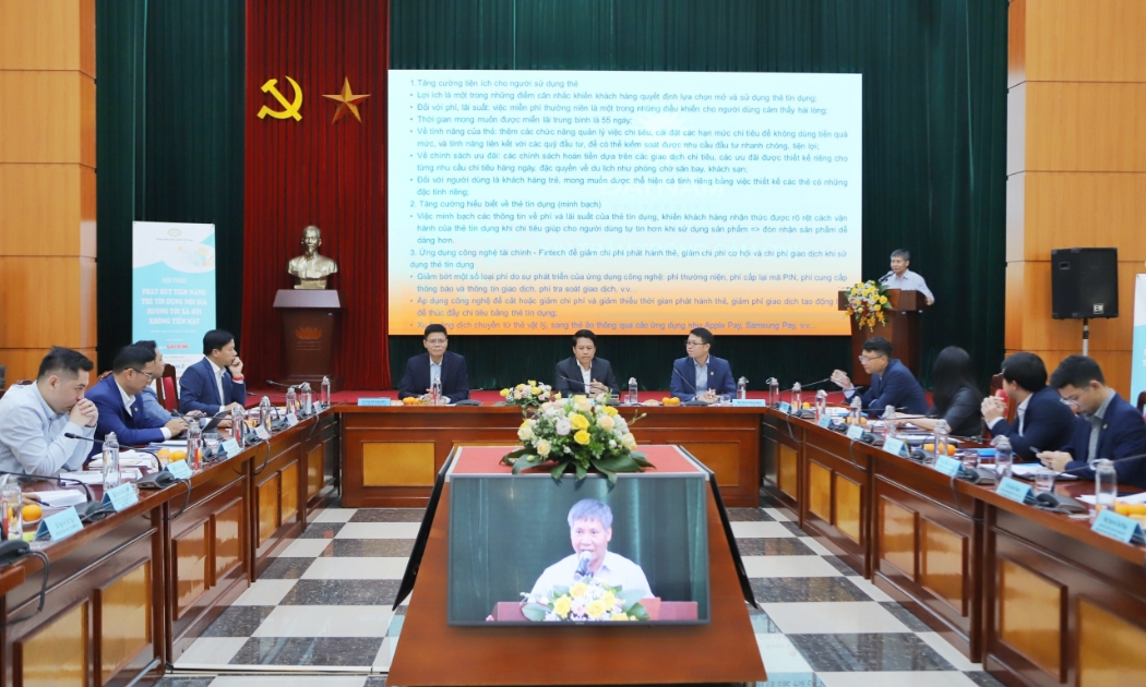 Các chuyên gia thảo luận giải pháp phát triển thẻ tín dụng nội địa.