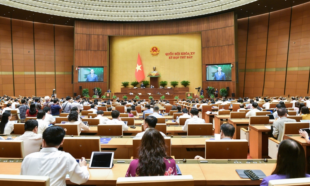 Quốc hội thảo luận phiên toàn thể tại hội trường về một số nội dung còn ý kiến khác nhau của dự thảo Luật Đường bộ sáng 21/5.