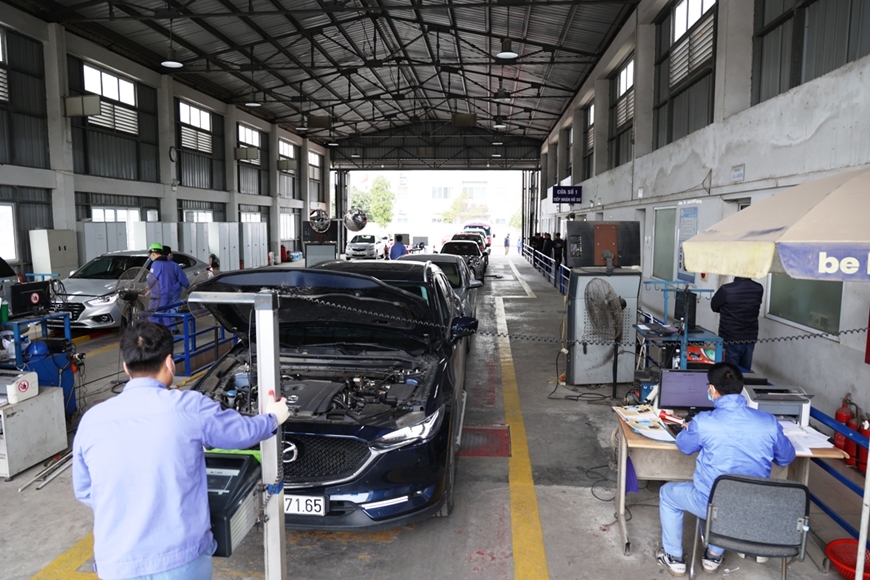 Tình trạng ùn tắc đăng kiểm tại các địa phương sẽ xảy ra khi 91 trung tâm đăng kiểm nguy cơ đóng cửa - Ảnh minh họa.