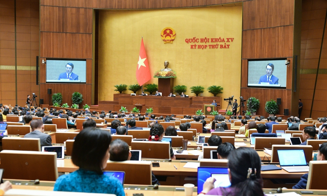 Quốc hội nghe tờ trình, báo cáo về điều chỉnh chủ trương đầu tư Chương trình mục tiêu quốc gia phát triển kinh tế - xã hội vùng đồng bào dân tộc thiểu số và miền núi. Ảnh: Quochoi.vn.