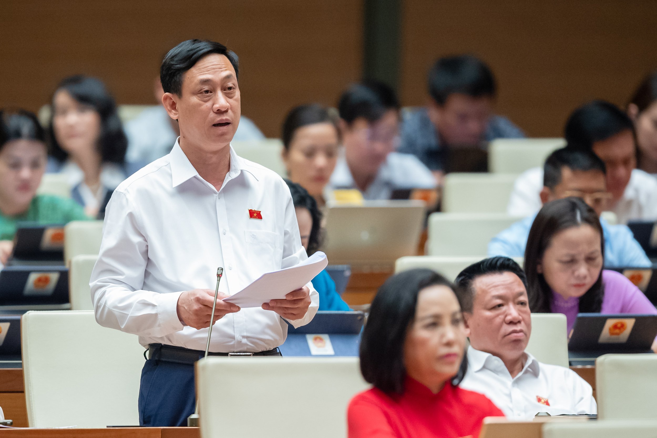 Đại biểu Mai Văn Hải, đo&agrave;n Thanh H&oacute;a: 