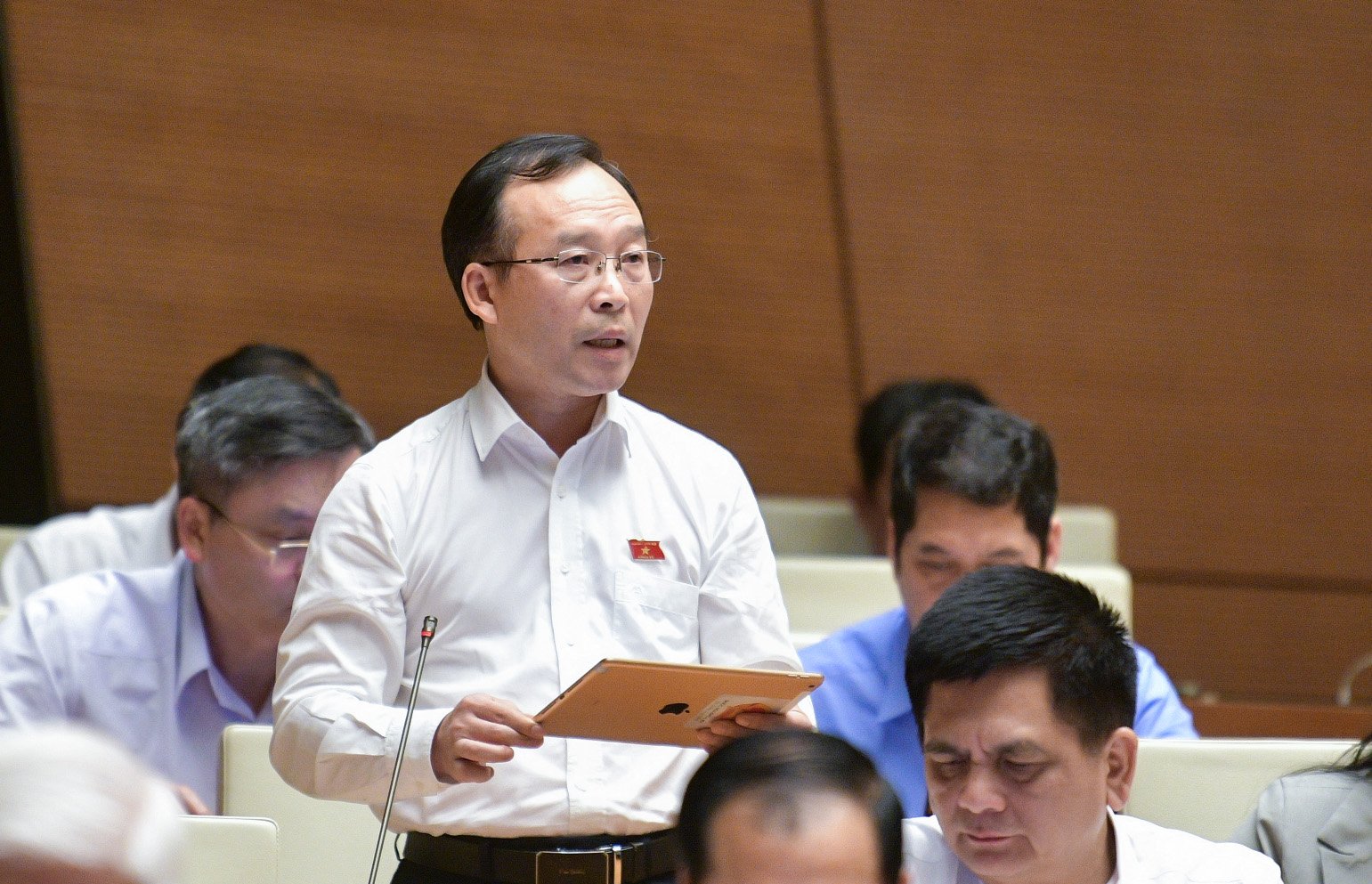 Đại biểu Trần Văn Tuấn, Đo&agrave;n ĐBQH tỉnh Bắc Giang.