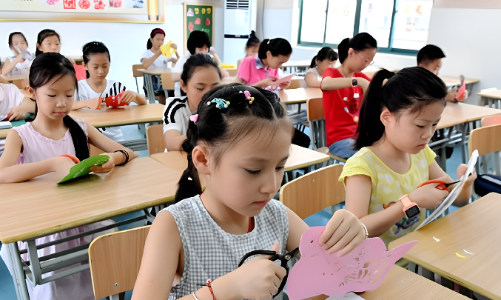 Bộ Giáo dục và Đào tạo: Không để xảy ra “lạm thu” đầu năm học