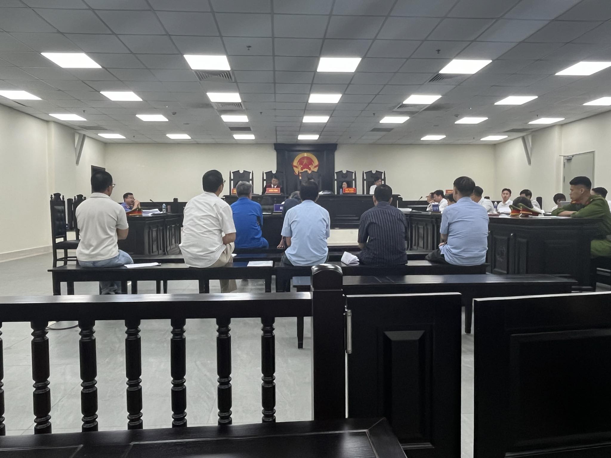 Các bị cáo hầu tòa ngày 21/5.