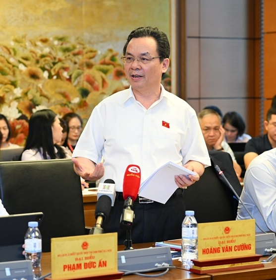 Đại biểu Ho&agrave;ng Văn Cường kiến nghị c&oacute; giải ph&aacute;p cụ thể khơi th&ocirc;ng hoạt động doanh nghiệp, để doanh nghiệp mở rộng kinh doanh, ph&aacute;t triển sản xuất&hellip;