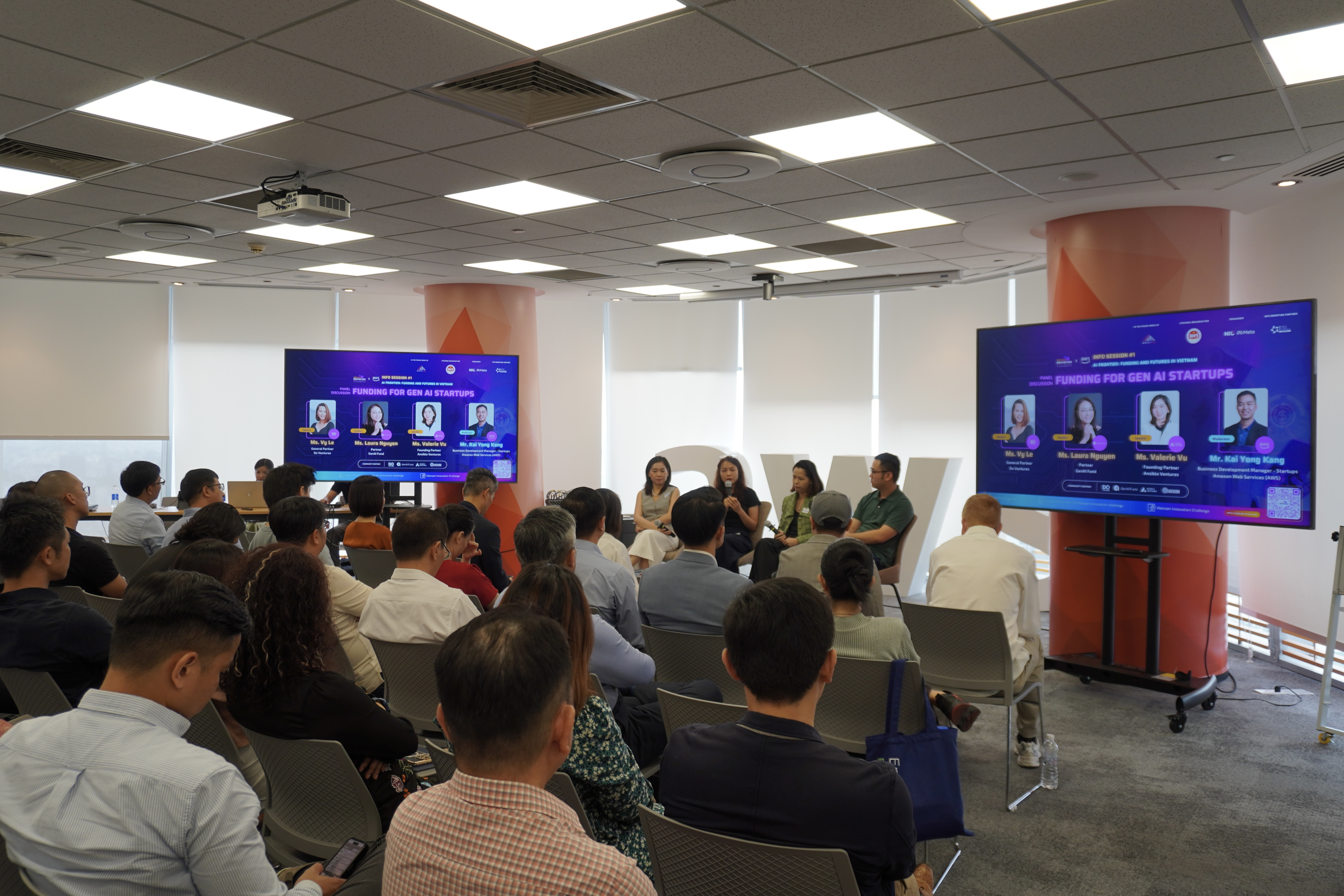 To&agrave;n cảnh buổi tọa đ&agrave;m.