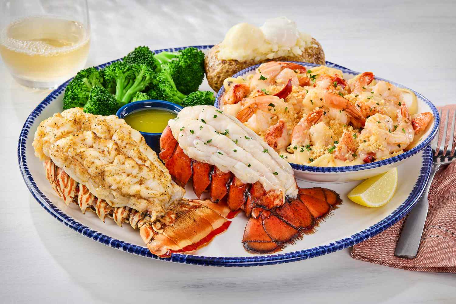 Red Lobster là chuỗi nhà hàng hải sản bình dân lớn nhất nước Mỹ và cũng được coi là chuỗi nhà hàng hải sản lớn nhất thế giới.