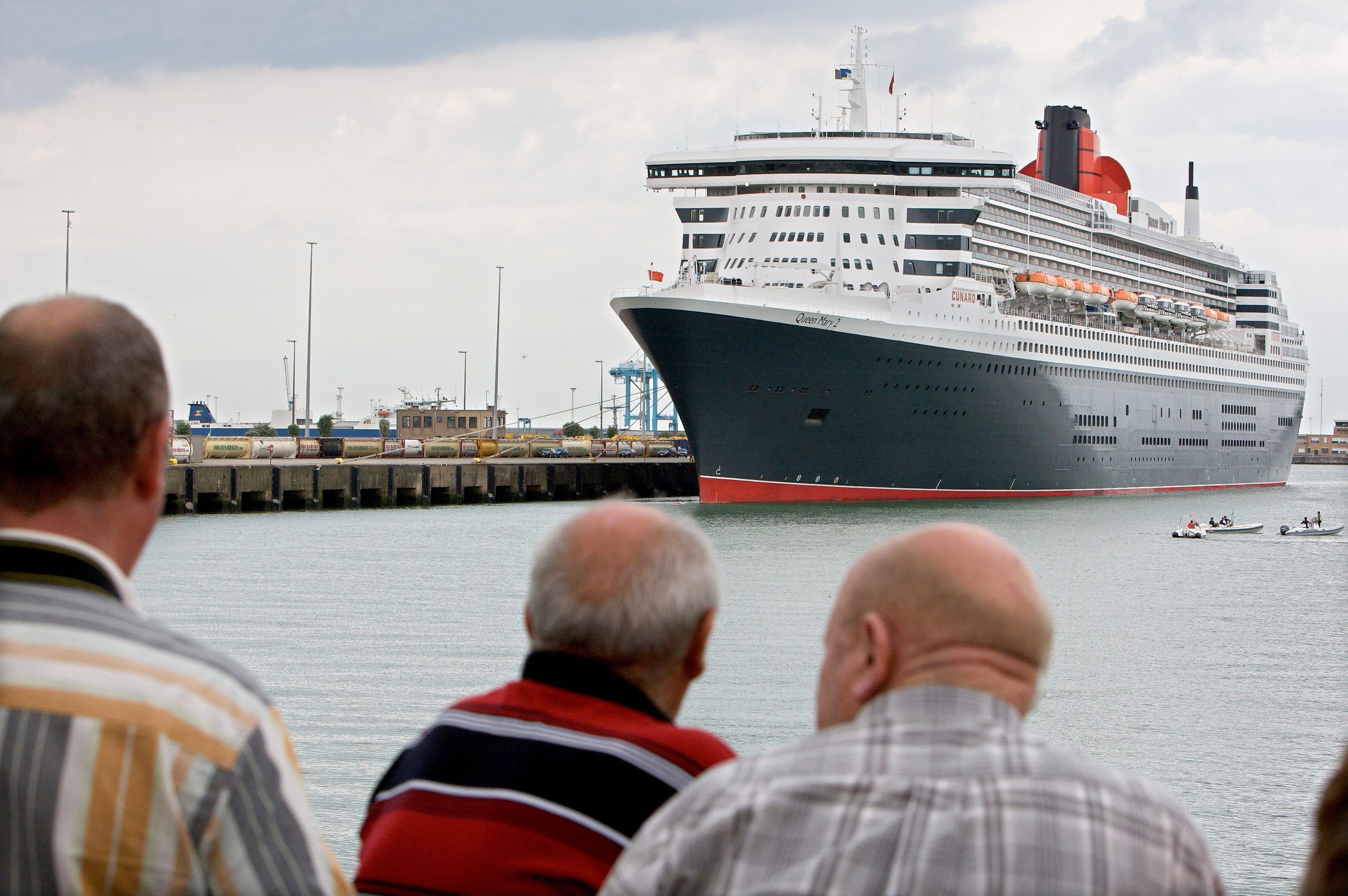 Nhiều th&agrave;nh phố ch&acirc;u &Acirc;u đ&atilde; phải đề xuất c&aacute;c quy định chặt chẽ hơn về thuế v&agrave; việc sử dụng nhi&ecirc;n liệu g&acirc;y &ocirc; nhiễm của t&agrave;u du lịch.