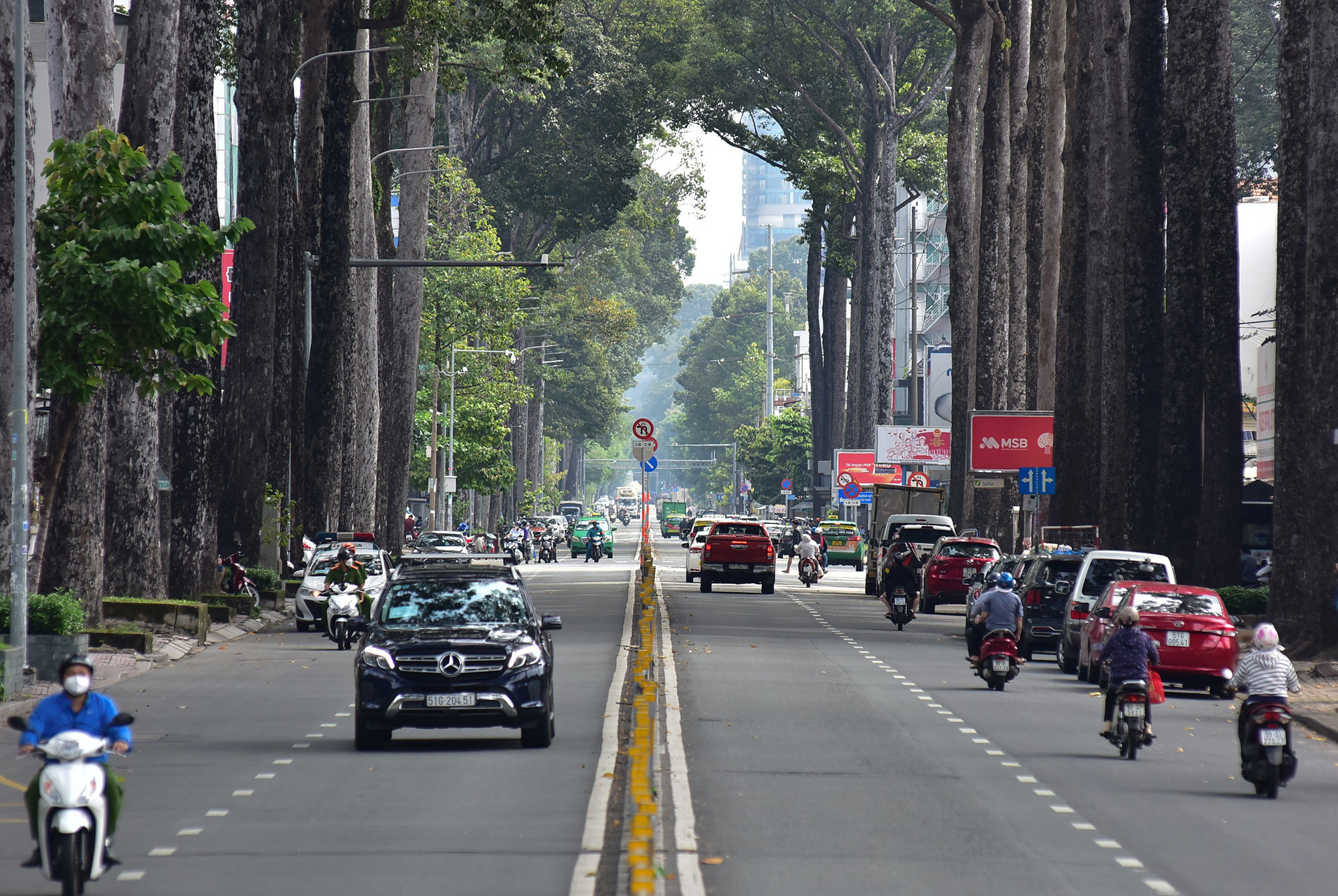 TP.HCM đề xuất thu phí ô tô lưu thông vào trung tâm - Ảnh minh họa