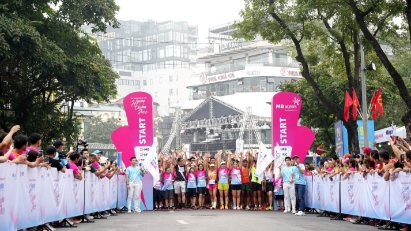 The happiness message behind a unique family relay race