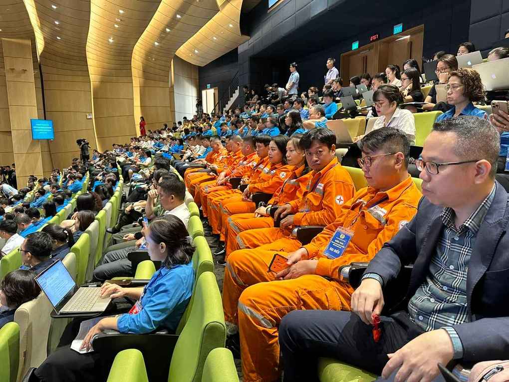 Người lao động tham dự diễn đ&agrave;n. Ảnh: Hải Nguyễn.