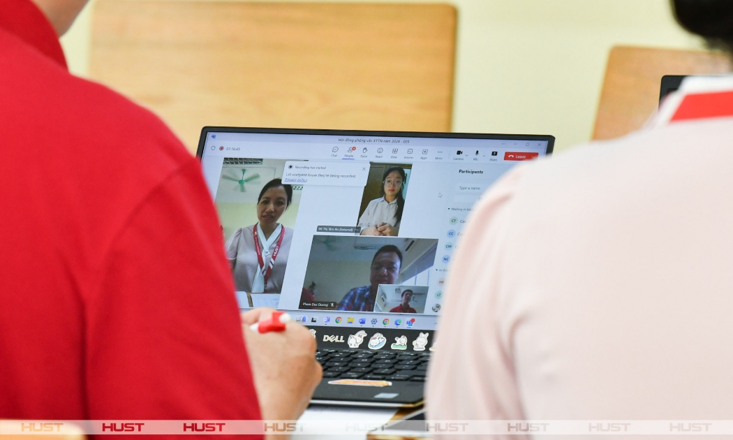 Một Hội đồng phỏng vấn thí sinh xét tuyển tài năng sáng 26/5/2024. Ảnh: HUST.