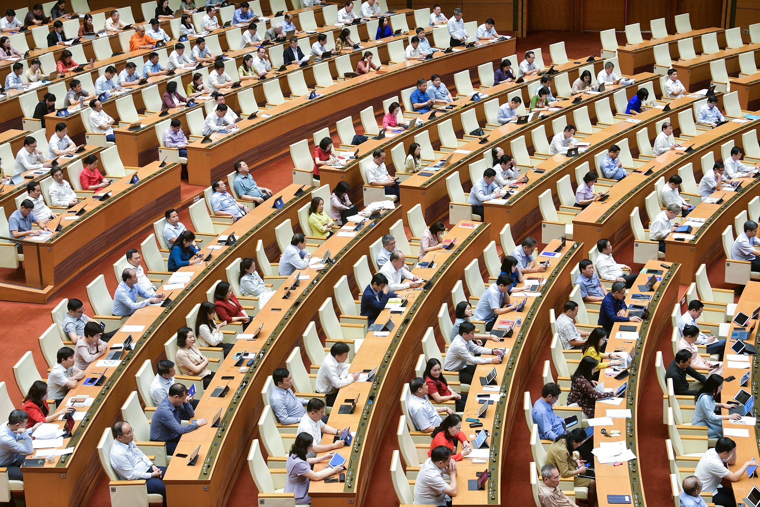 Phi&ecirc;n thảo luận ng&agrave;y 25/5 tại hội trường - Ảnh: Quochoi.vn