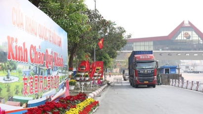 Vietnam, China opens three freight transport routes through mutual border