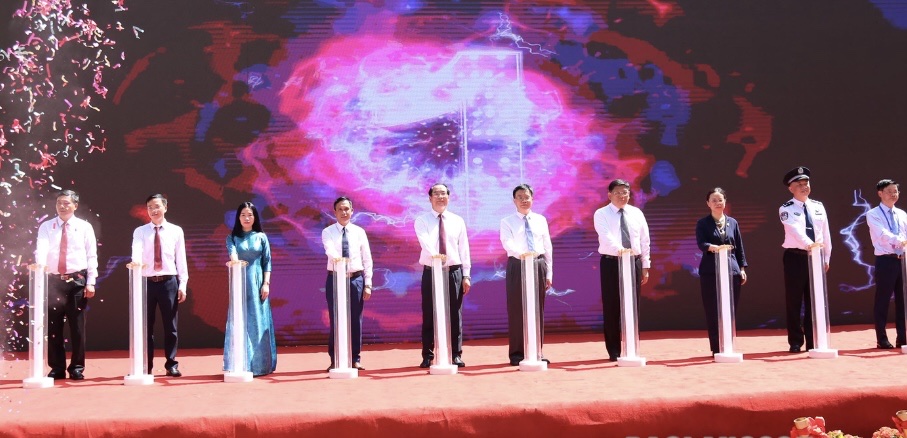Ấn nút chính thức vận hành các lối thông quan, đường chuyên dụng thuộc cặp Cửa khẩu Quốc tế Hữu Nghị - Hữu Nghị Quan.
