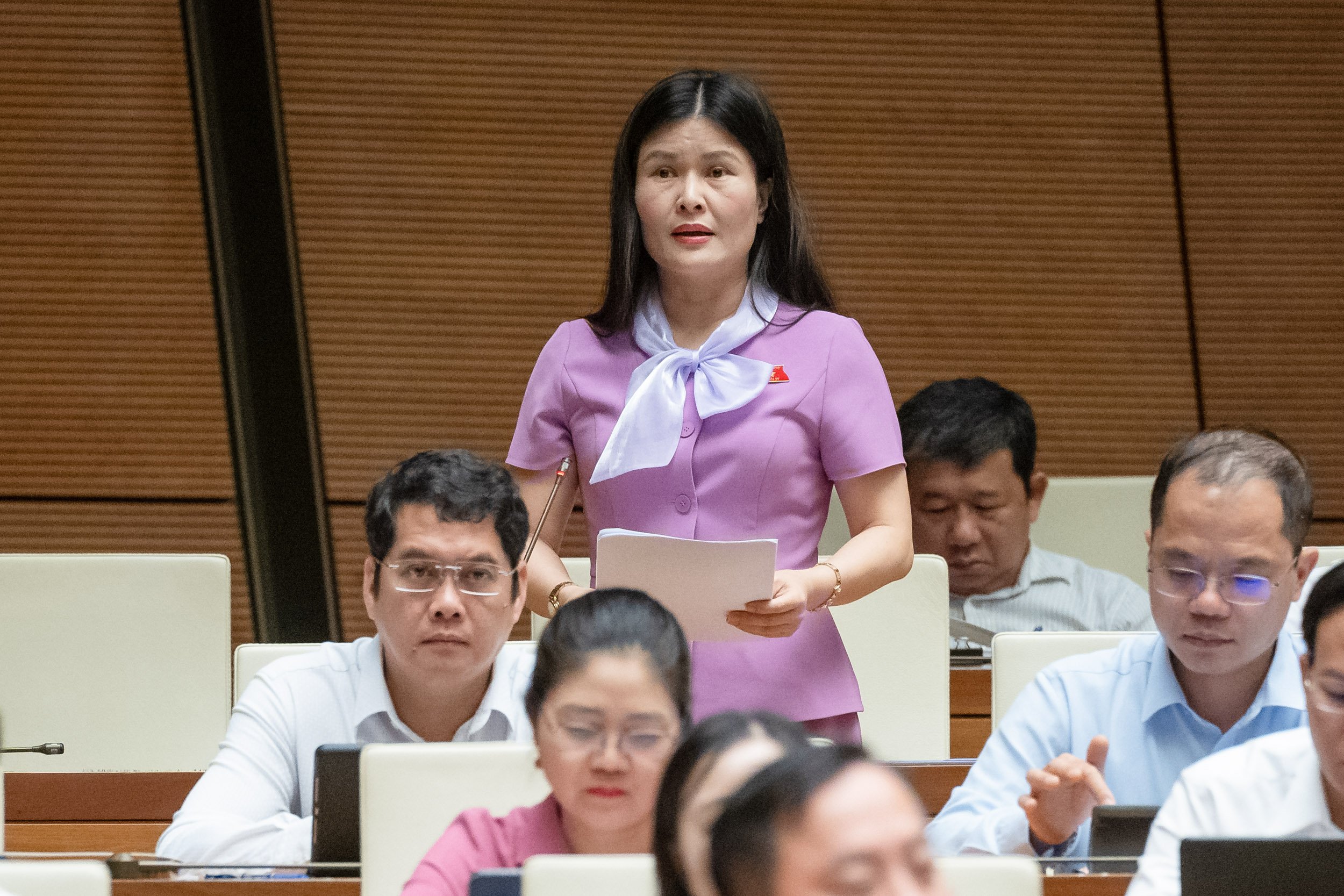 Đại biểu B&ugrave;i Thị Quỳnh Thơ, đo&agrave;n đại biểu Quốc hội tỉnh H&agrave; Tĩnh.