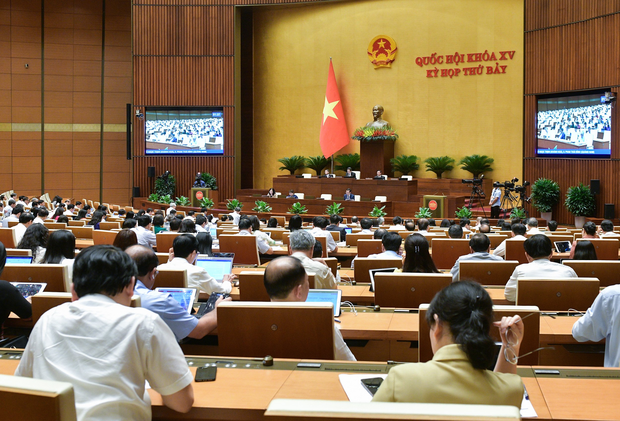 To&agrave;n cảnh phi&ecirc;n thảo luận. Ảnh: Quochoi.vn.