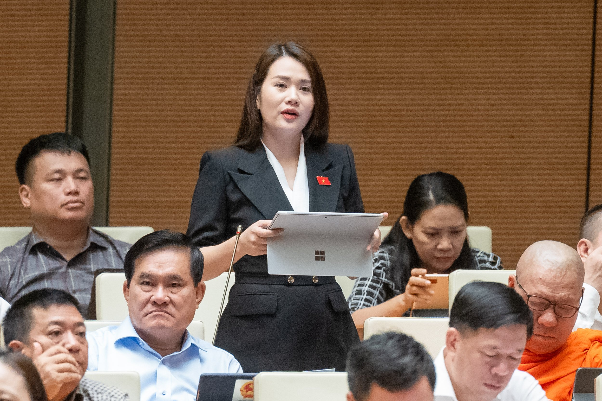 Đại biểu Vương Thị Hương, Đo&agrave;n Đại biểu Quốc hội tỉnh H&agrave; Giang. Ảnh: Quochoi.vn.