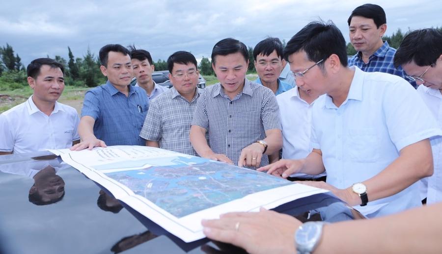 Bí thư Tỉnh ủy Thanh Hóa Đỗ Trọng Hưng đi kiểm tra tiến độ triển khai và thi công một số công trình trọng điểm trong Khu Kinh tế Nghi Sơn