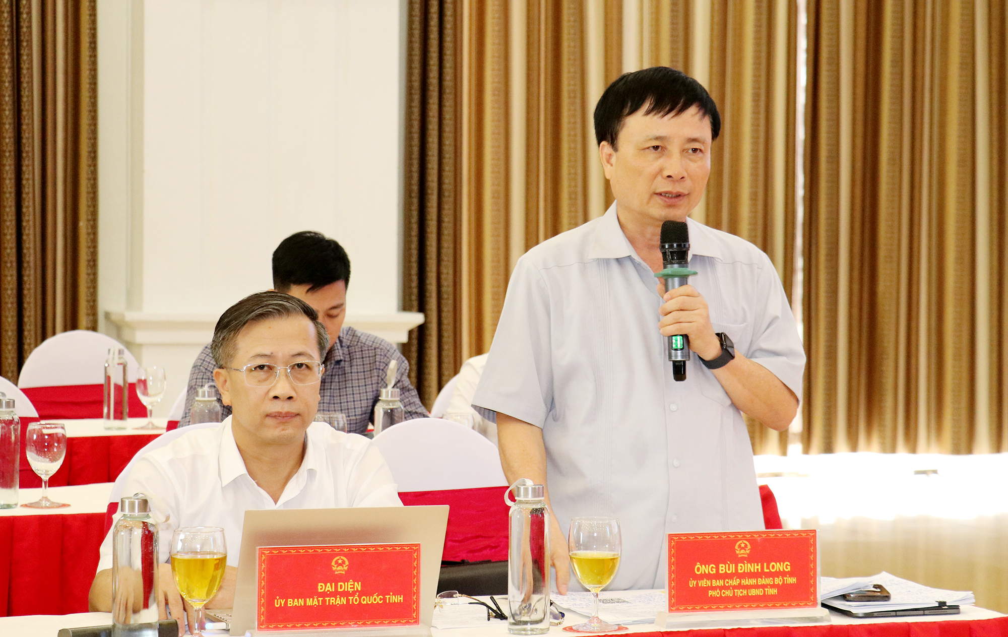 Ph&oacute; Chủ tịch UBND tỉnh Nghệ An B&ugrave;i Đ&igrave;nh Long ph&aacute;t biểu