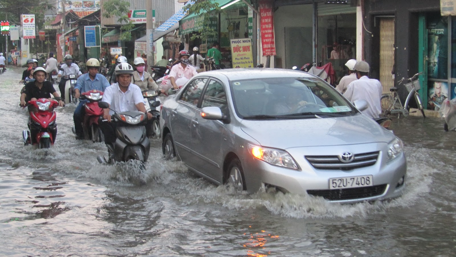 Sài Gòn hễ mưa là ngập, chuyện dài nhiều tập...