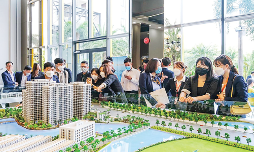 Giá nhà vẫn “nóng ran”