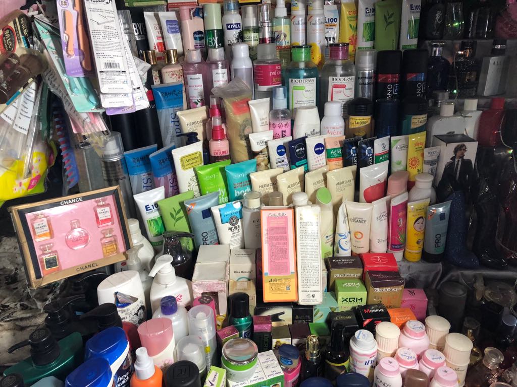 T&igrave;nh trạng kinh doanh, quảng c&aacute;o&nbsp;mỹ phẩm&nbsp;đa dạng về chủng loại, xuất xứ diễn ra tr&agrave;n l&agrave;n tr&ecirc;n mạng internet.