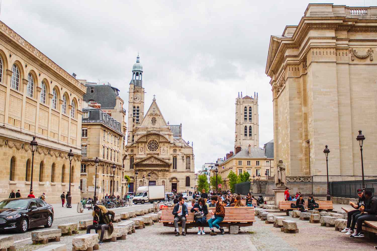 Dự kiến sẽ có hơn 15 triệu khách du lịch sẽ tới Paris vào thời điểm diễn ra Thế vận hội mùa hè Olympics 2024.