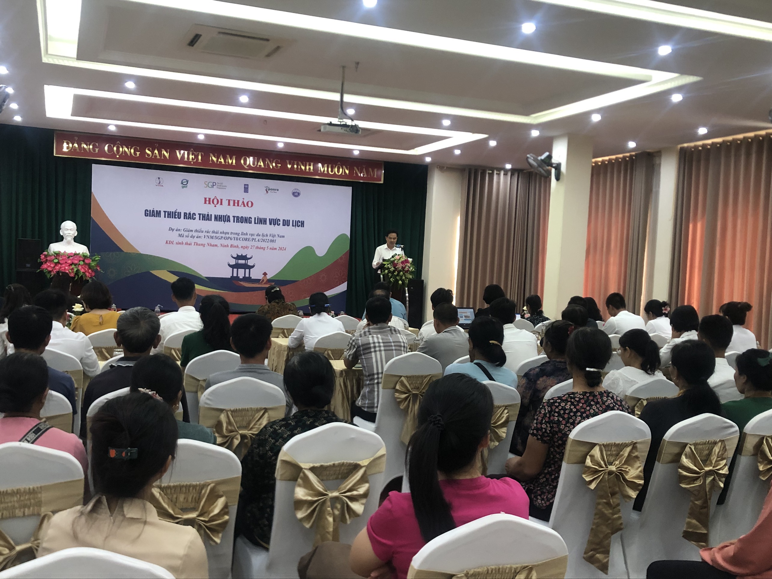 Hội thảo giảm thiểu r&aacute;c thải nhựa trong lĩnh vực du lịch 2024.