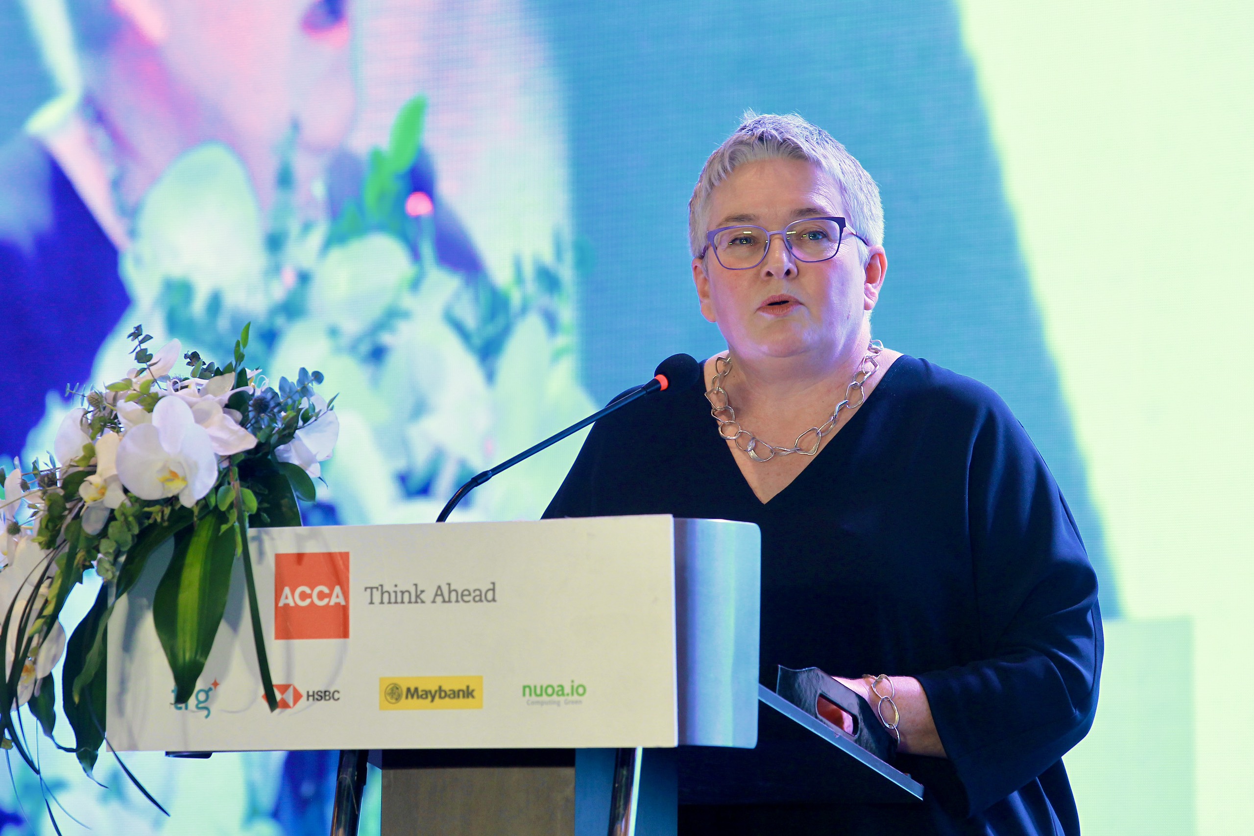 Bà Helen Brand, Tổng giám đốc điều hành ACCA, phát biểu tại diễn đàn sáng 28/5. Ảnh: Hoàng Oanh.