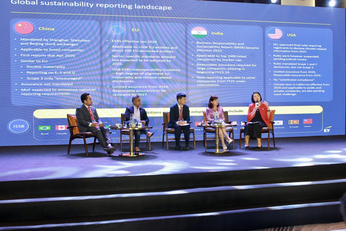 Các diễn giả tham gia phiên thảo luận tại Diễn đàn ACCA châu Á - Thái Bình Dương. Ảnh: Hoàng Oanh.