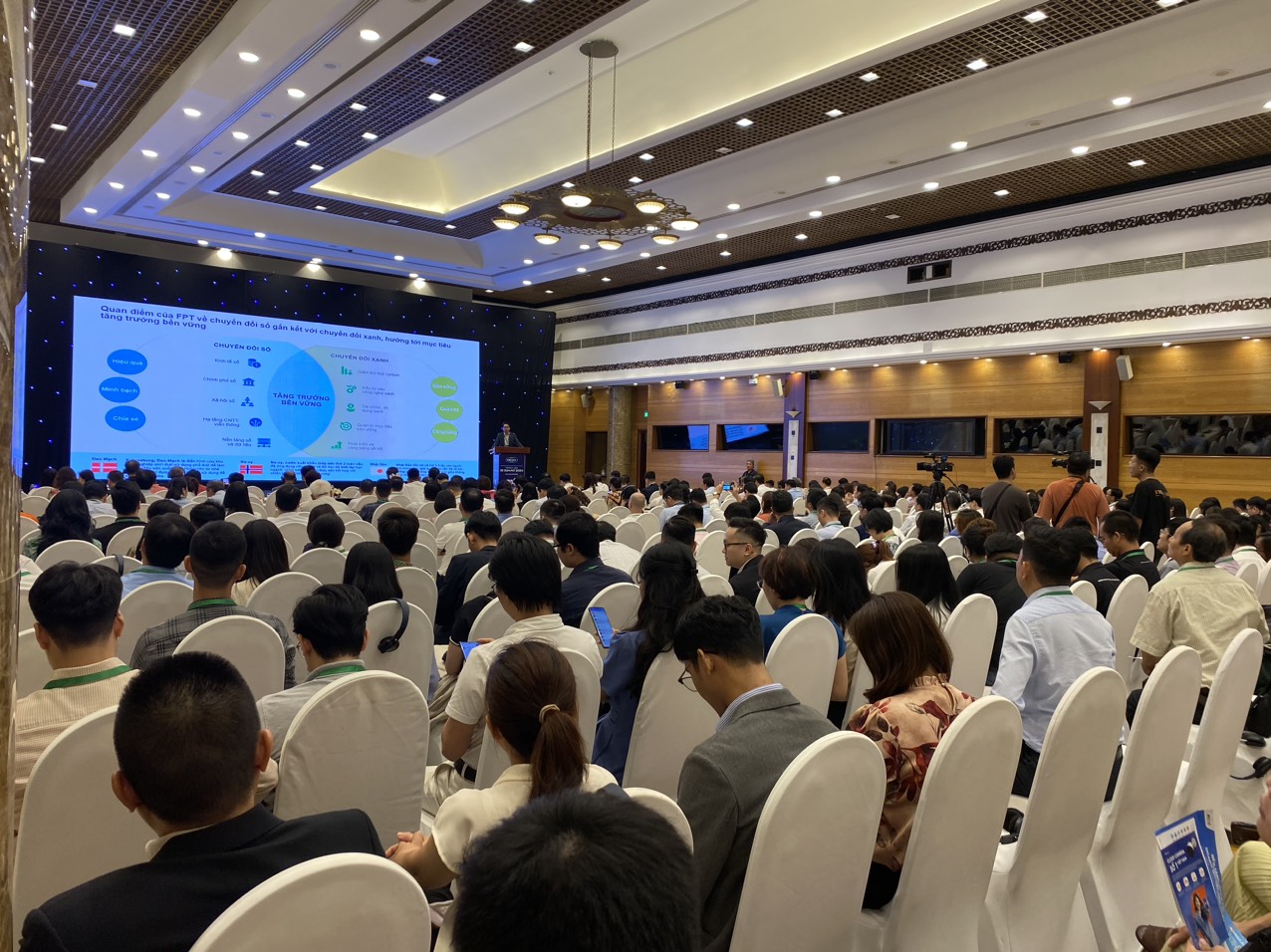 Diễn đàn Cấp cao Chuyển đổi số Việt Nam - Châu Á 2023 (Vietnam - Asia DX Summit 2023) có chủ đề: “Chuyển đổi số, Chuyển đổi xanh, Phát triển kinh tế số”