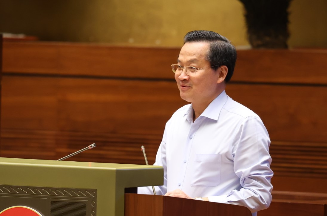 Phó Thủ tướng Lê Minh Khái phát biểu giải trình cuối phiên thảo luận chiều ngày 29/5 - Ảnh: Quochoi.vn