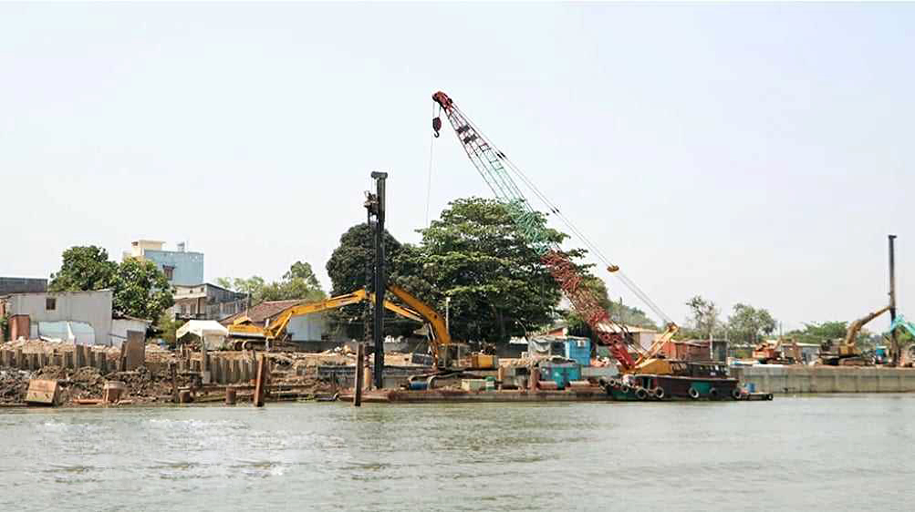 Dự án Đường ven sông Đồng Nai, đoạn từ cầu Hóa An đến giáp ranh huyện Vĩnh Cửu, đến nay vẫn chưa hoàn tất công tác giải phóng mặt bằng. Ảnh: Phạm Tùng.