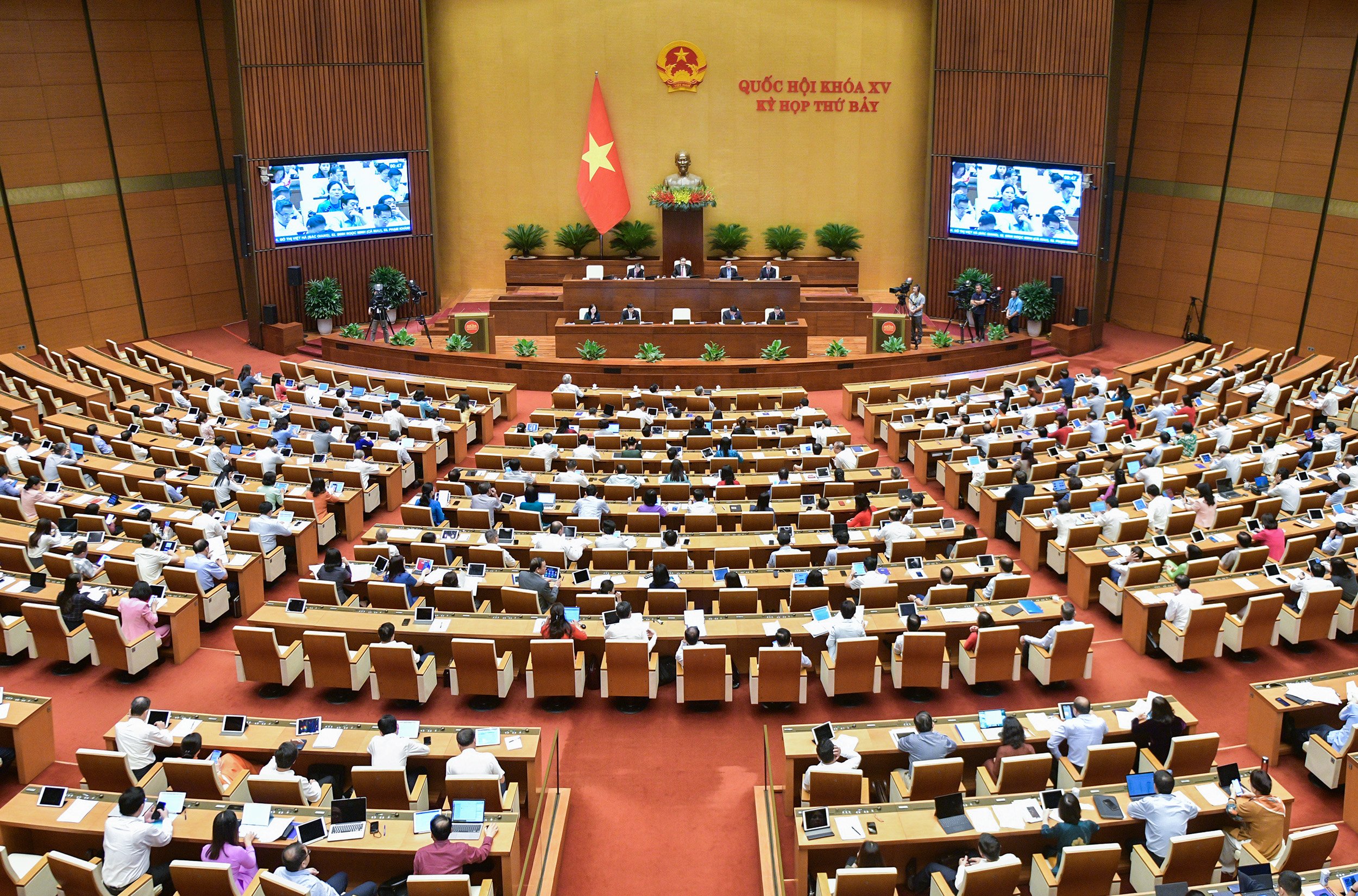 To&agrave;n cảnh phi&ecirc;n thảo luận. Ảnh: Quochoi.vn.