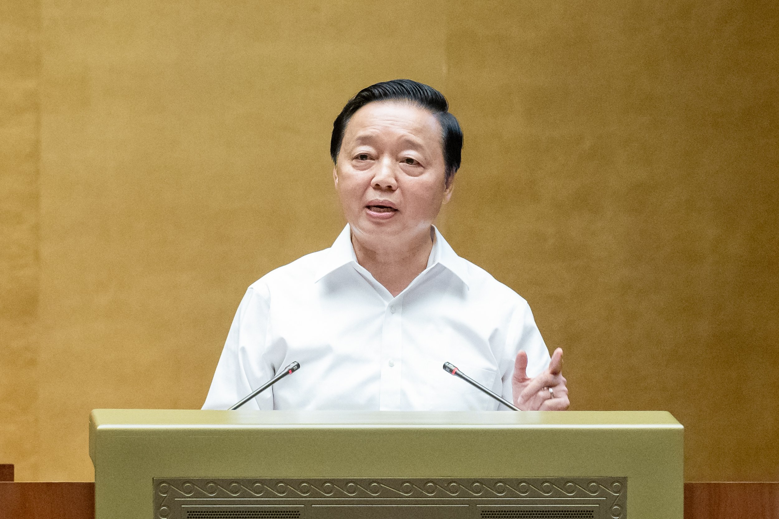 Phó Thủ tướng Trần Hồng Hà phát biểu giải trình một số vấn đề đại biểu nêu.