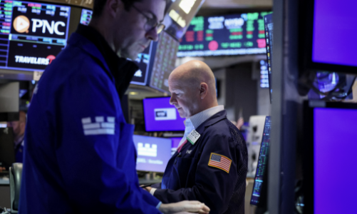 Chứng khoán Mỹ mất điểm vì cổ phiếu Salesforce, giá dầu tiếp tục trượt dốc