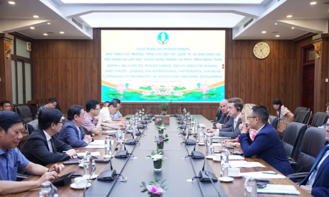 Quanh cảnh buổi làm việc giữa Bộ trưởng Lê Minh Hoan và bà Myriam Ferran