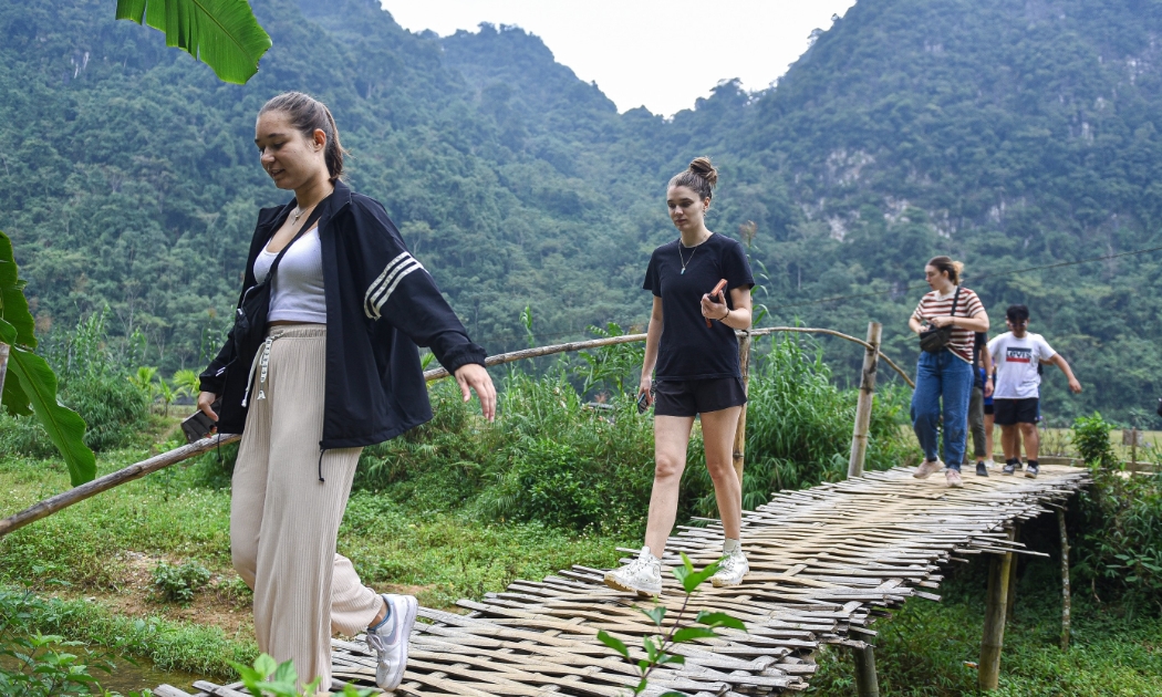 Hiện nay, Pù Luông (Thanh Hóa) là điểm đến thu hút khá nhiều du khách quốc tế bởi khí hậu mát mẻ, trong lành, thiên nhiên hoang sơ. Ảnh Linh Trang